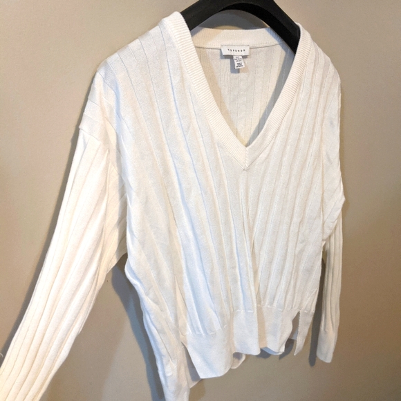 2/$20 TOPSHOP White Loose V-neck Knit Sweater - Picture 3 of 13